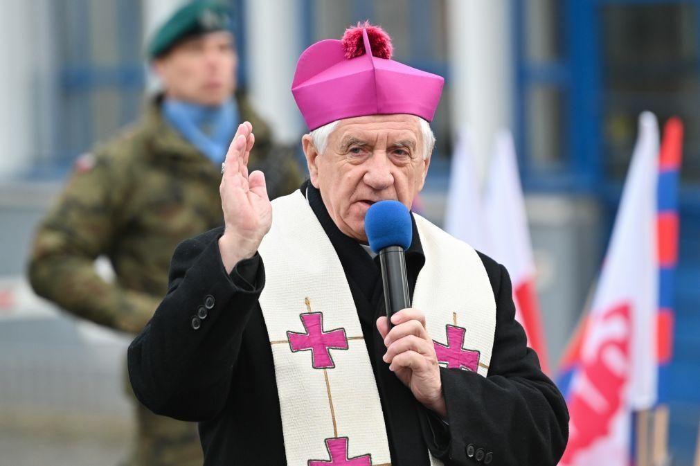 Vaticano valida demissão de arcebispo polaco acusado de encobrir casos de pedofilia