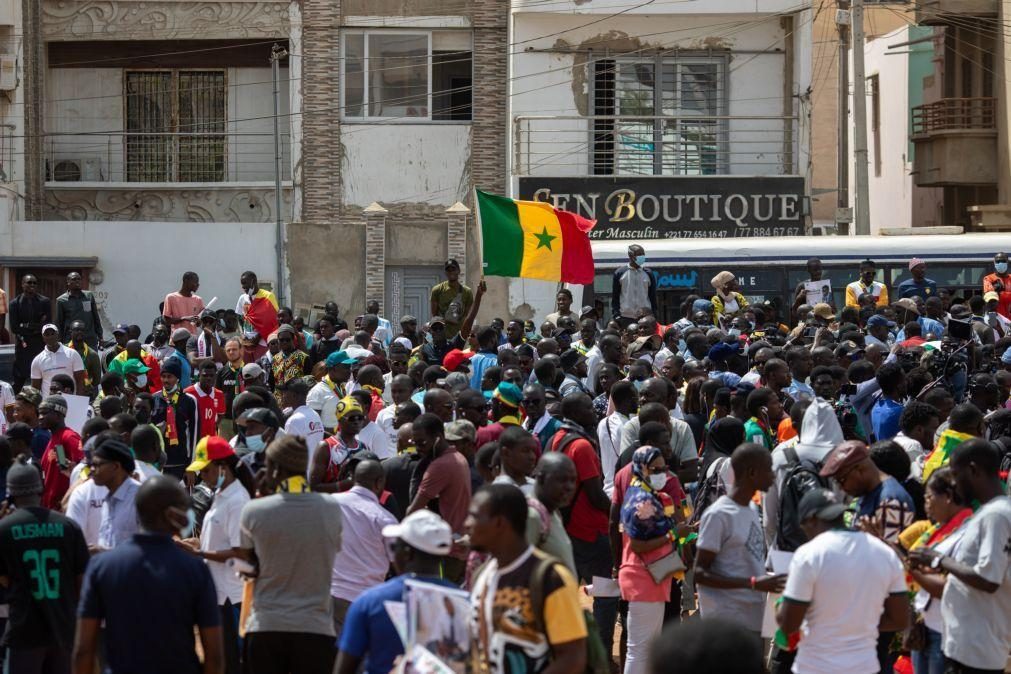 Centenas manifestam-se na capital do Senegal para pedir eleições presidenciais