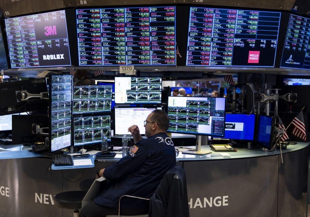 Wall Street sobe ligeiramente à espera de dados económicos