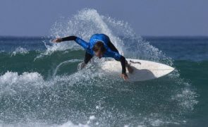 Guilherme Fonseca e 'Kika' Veselko avançam nas repescagens do Mundial de surf