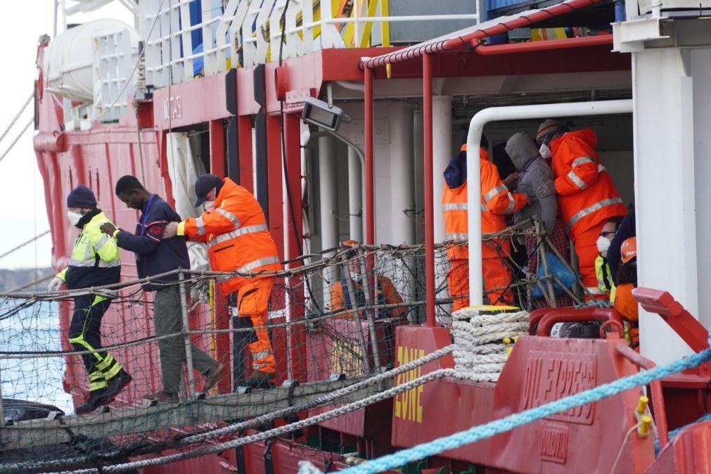 Navio Sea Eye resgata 57 migrantes e dois corpos no Mediterrâneo