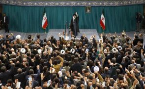 Conservadores deverão reforçar domínio nas eleições legislativas do Irão