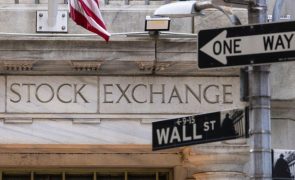 Wall Street segue no 'vermelho' no início da sessão