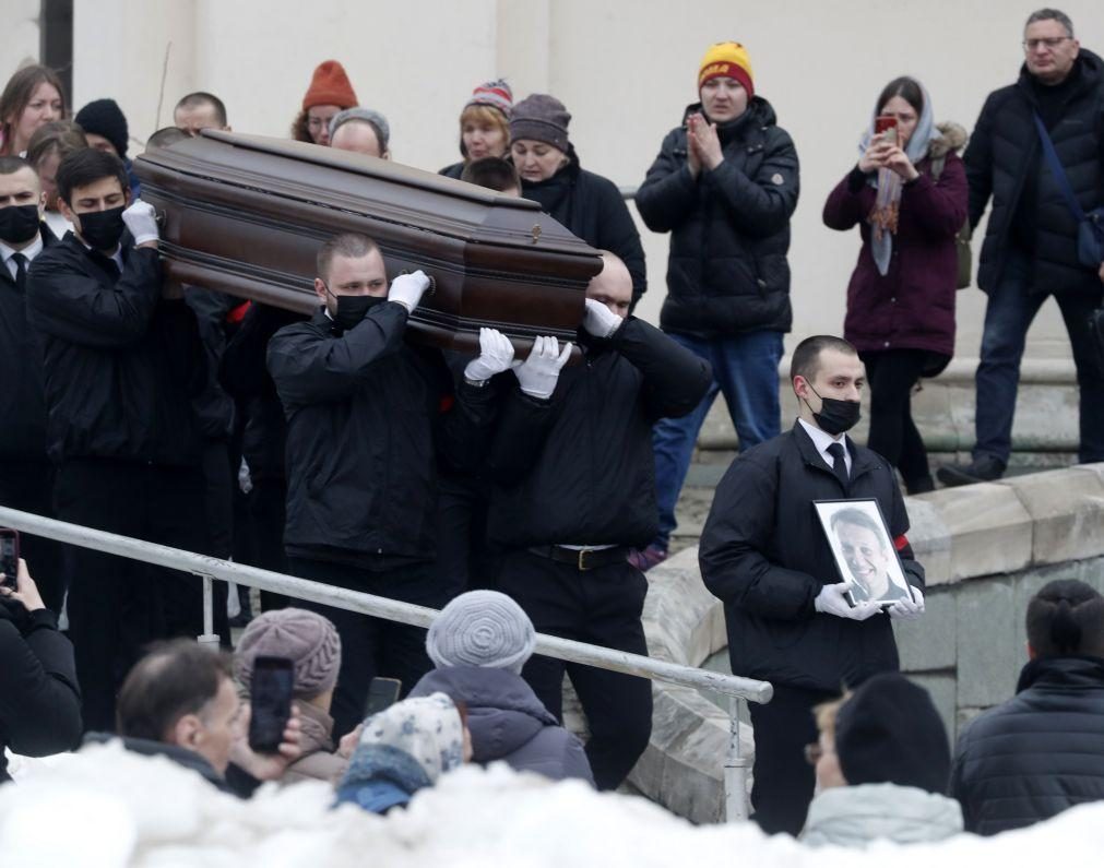 Navalny sepultado num cemitério de Moscovo
