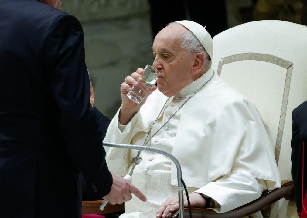 Papa com bronquite pede a assessor para ler discurso