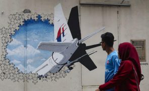 Governo da Malásia promete retomar buscas por avião desaparecido há dez anos 