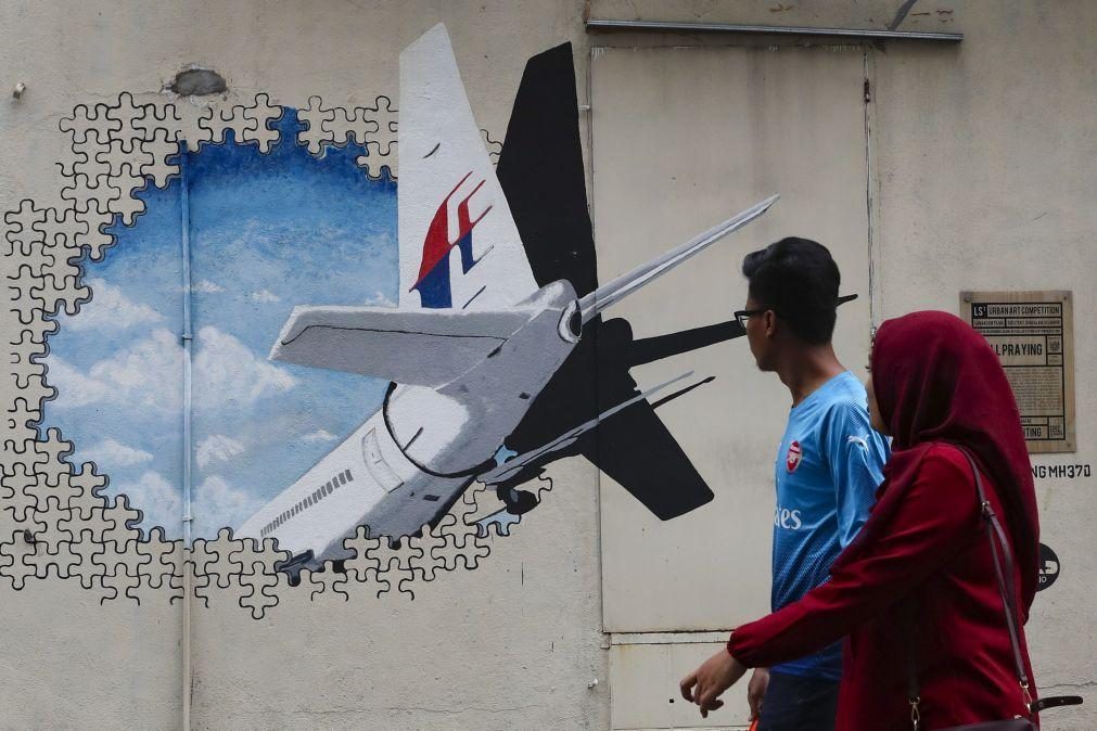 Governo da Malásia promete retomar buscas por avião desaparecido há dez anos 