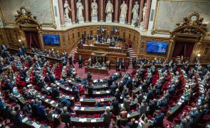 Senadores e deputados franceses votam hoje inédita inclusão do aborto na Constituição