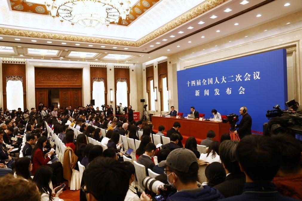 Legislativo chinês arranca com foco na economia, tecnologia e natalidade