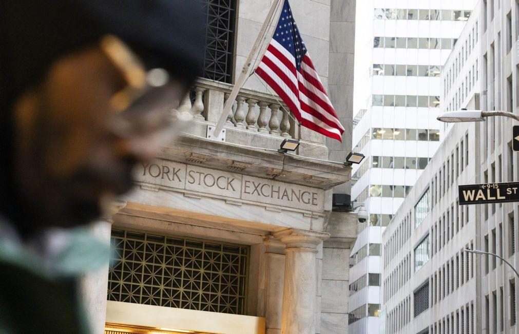 Wall Street inicia sessão em baixa após alcançar níveis inéditos