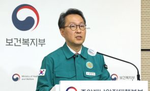 Coreia do Sul suspende licenças de médicos em greve
