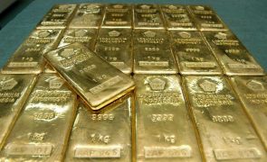 Preço do ouro bate novo recorde histórico ao cotar-se a 2.140,6 dólares