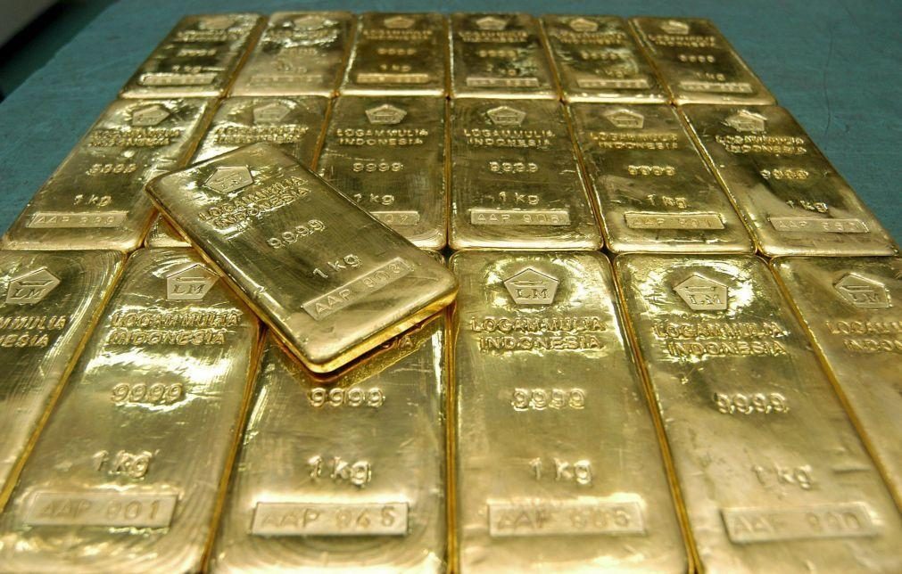 Preço do ouro bate novo recorde histórico ao cotar-se a 2.140,6 dólares