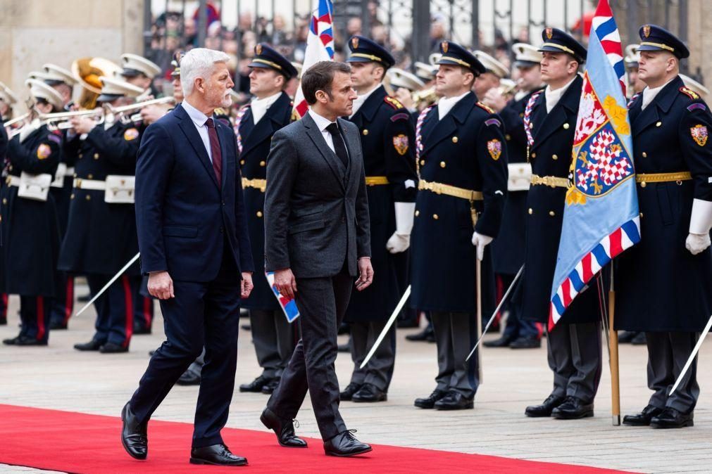 Presidente checo admite envio de força militar para a Ucrânia sem se envolver em combate