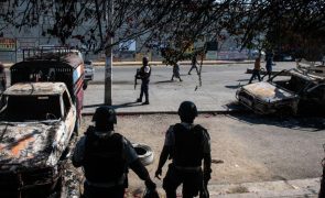 Líder de gangue ameaça lançar guerra civil caso primeiro-ministro regresse ao Haiti