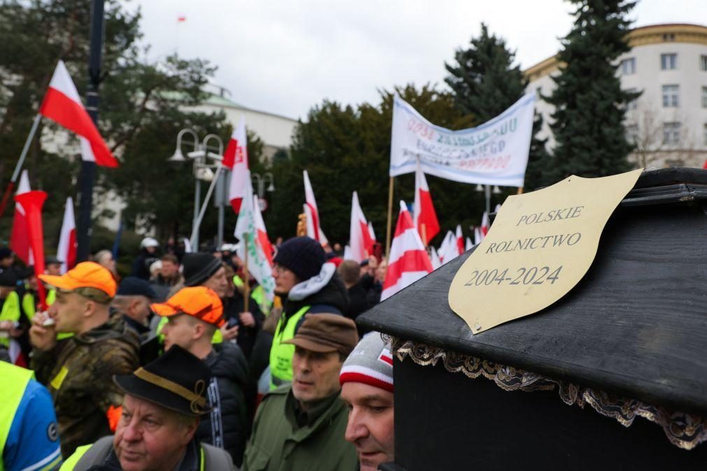 Milhares de agricultores protestam em Varsóvia contra leis europeias