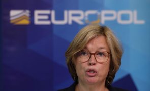 Europol anuncia desmantelamento de rede de documentos falsos para migrantes