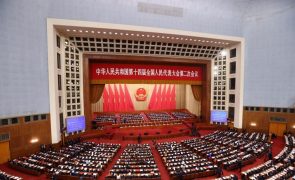 Parlamento chinês aprova lei que reforça poder do Partido Comunista sobre o Executivo