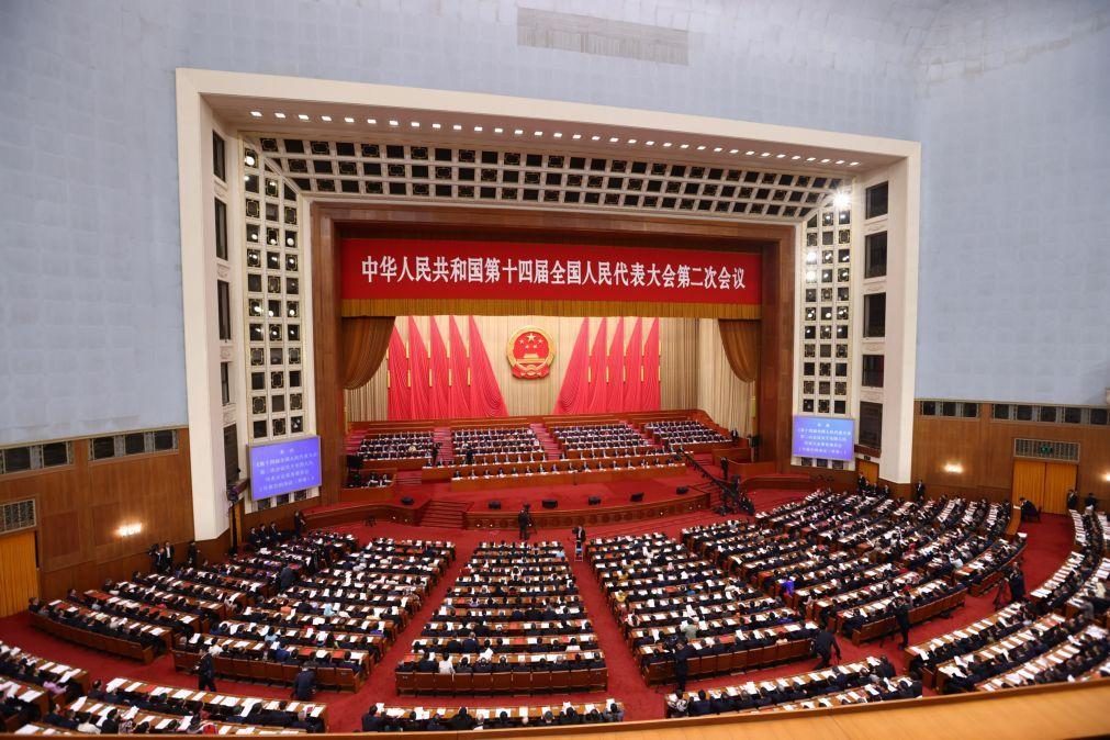 Parlamento chinês aprova lei que reforça poder do Partido Comunista sobre o Executivo