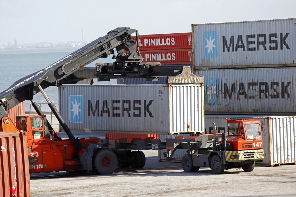 Exportações sobem 0,4% e importações caem 4,5% em janeiro