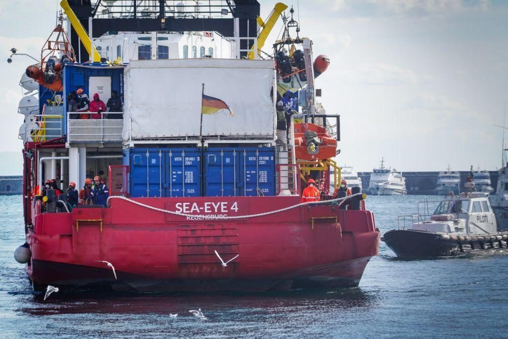 Autoridades italianas impõem bloqueio de 60 dias ao navio de salvamento 'Sea-Eye 4'