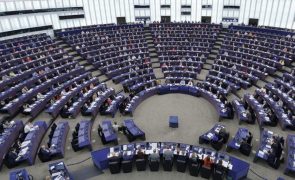 Bruxelas propõe hoje iniciar negociações de adesão à UE com Bósnia-Herzegovina