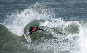Campeã mundial Caroline Marks cai nos 'quartos' da prova de surf em Peniche