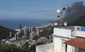 Assaltante de autocarro com 17 reféns no Rio de Janeiro entregou-se às autoridades