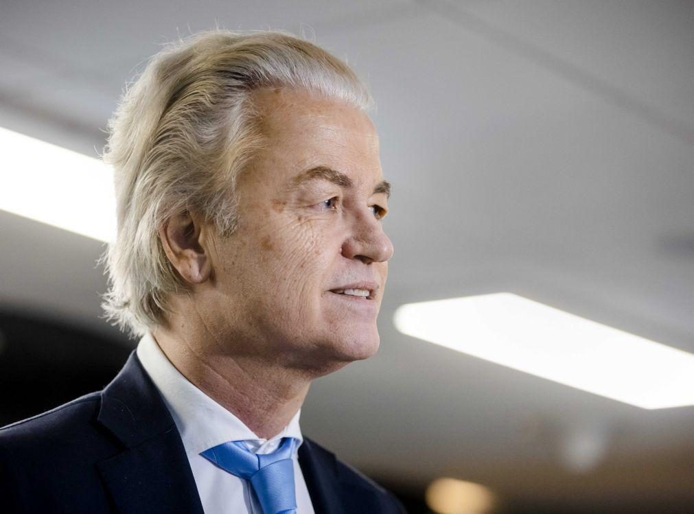 Líder de extrema-direita neerlandês Geert Wilders desiste da chefia do Governo
