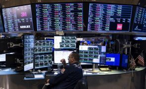 Wall Street fecha sem rumo com investidores a reposicionarem-se