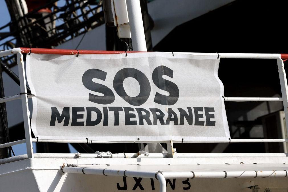 Navios humanitários resgatam mais 160 migrantes à deriva no mar