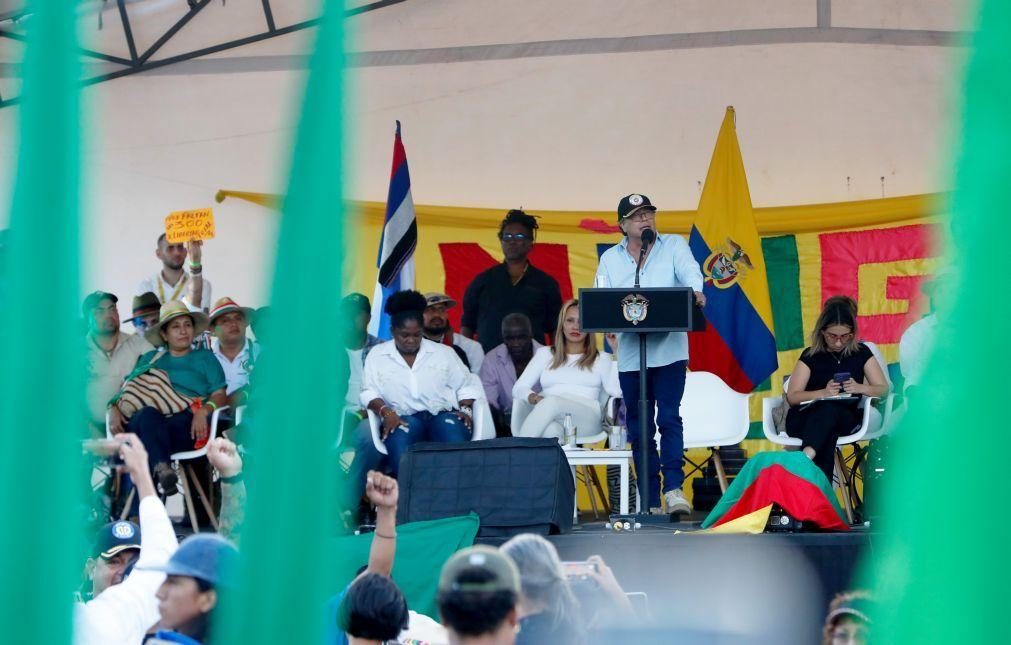 Presidente da Colômbia propõe assembleia constituinte após rejeição de reformas