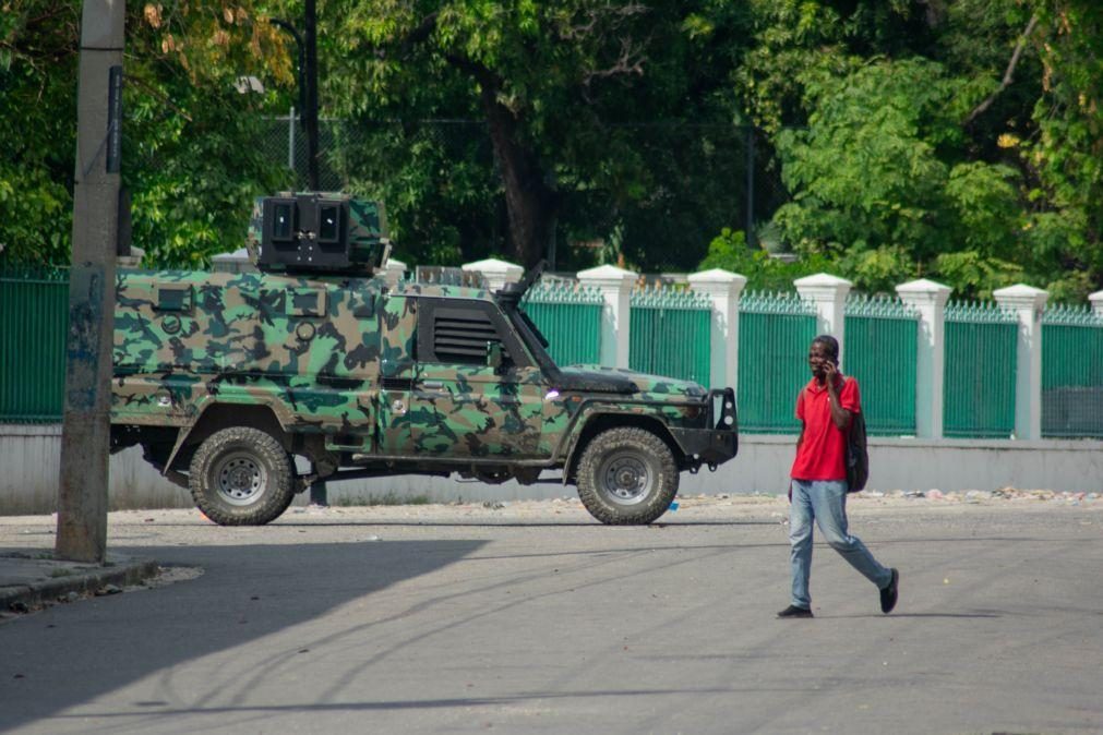 Polícia e grupo armado travam violentos combates na capital do Haiti