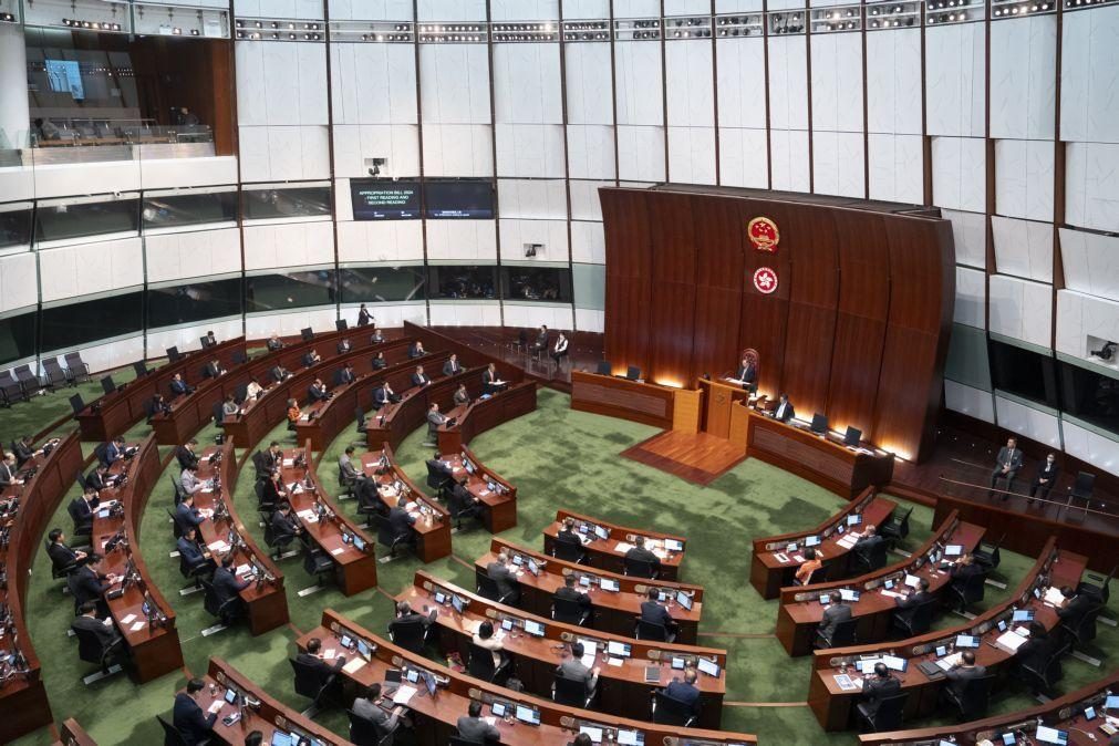 Justiça de Hong Kong condena 12 pessoas por invasão do parlamento em 2019