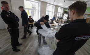Mais de metade dos eleitores russos já votaram nas presidenciais
