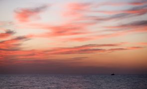 Marinha indiana anuncia recaptura do navio Ruen a piratas somalis