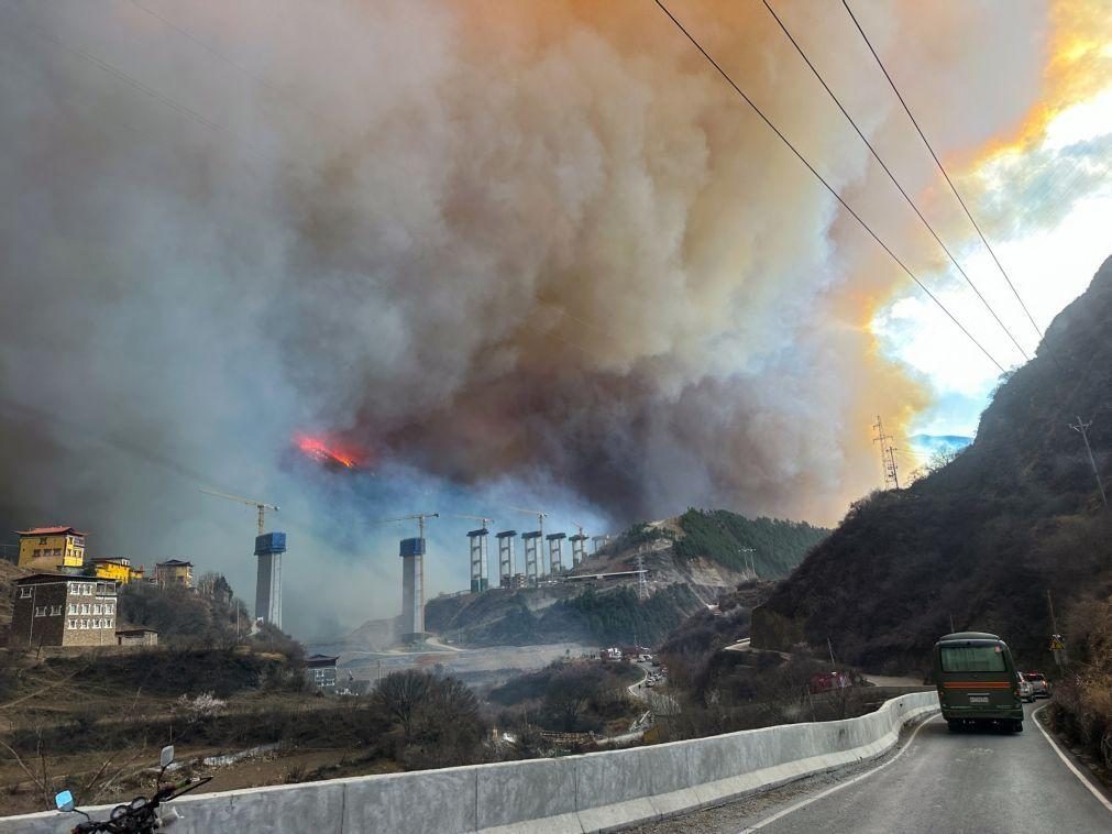 Incêndios no centro e sul da China causam pelo menos quatro mortos