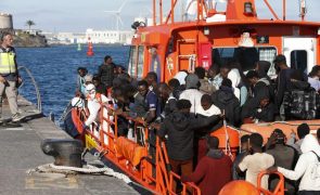 Autoridades espanholas resgataram 53 pessoas ao largo das Canárias