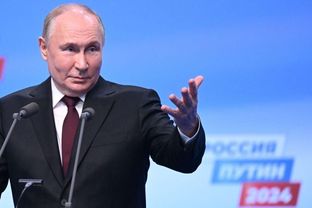 Putin obtém quinto mandato com número recorde de votos