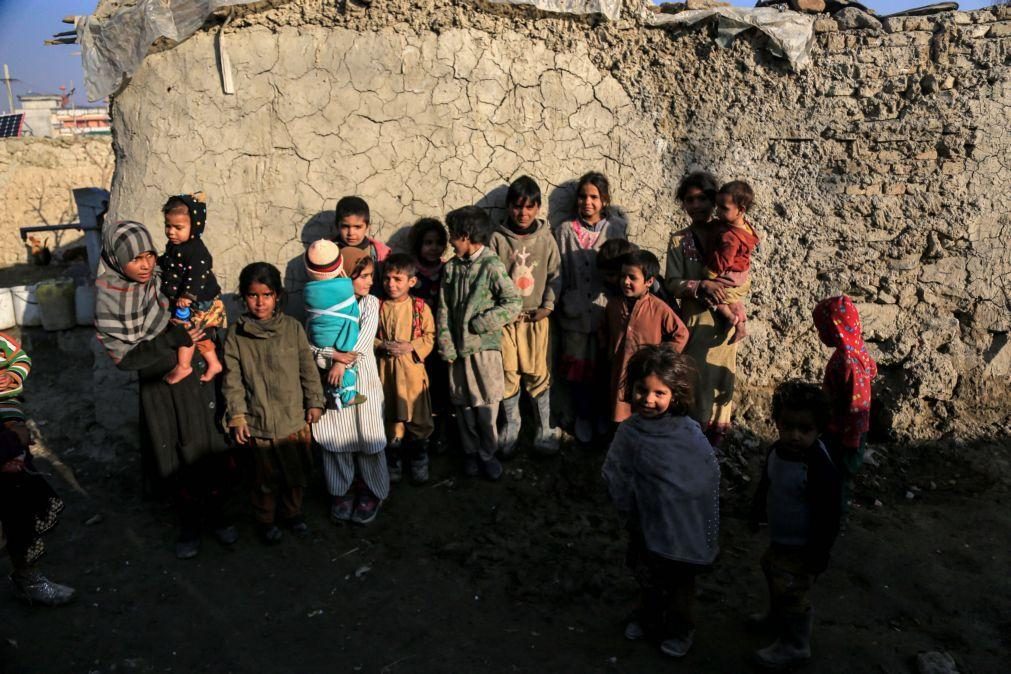 Ano letivo começou no Afeganistão mas sem a presença de um milhão de raparigas