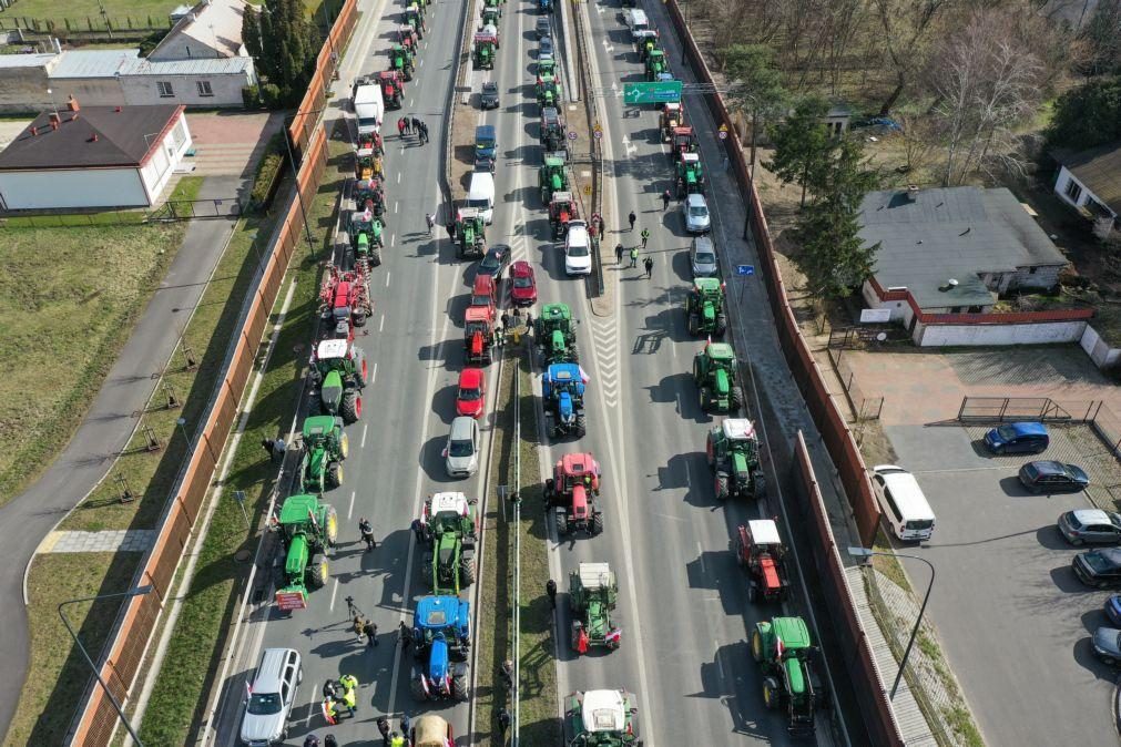 Agricultores polacos fazem novo bloqueio de estradas em protesto