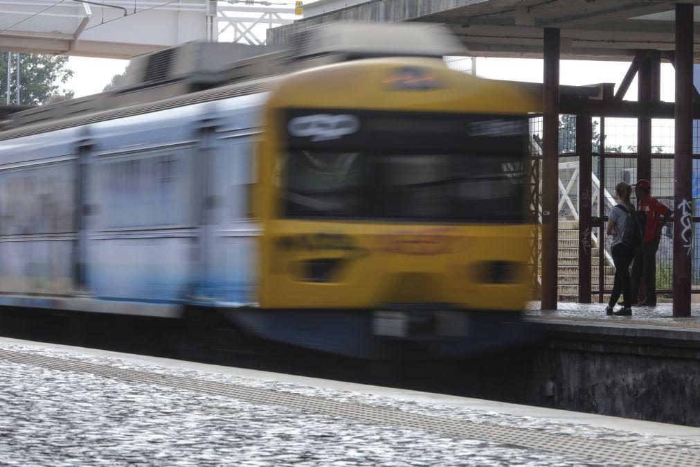 Circulação de comboios na Linha de Cascais continua condicionada e com oferta reduzida