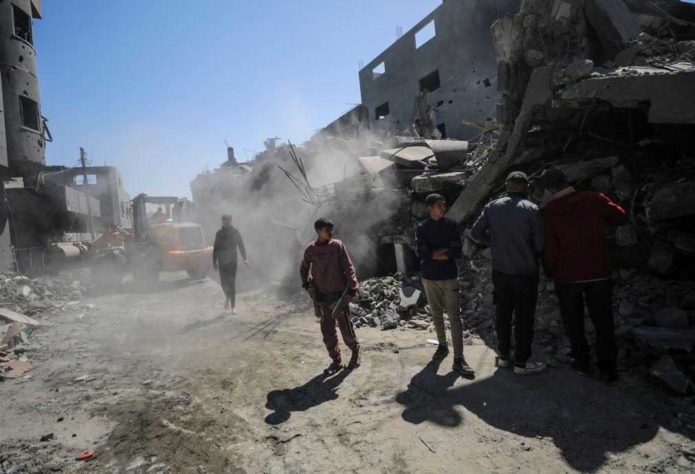 Mais de 30 mortos em ataques contra campos de refugiados em Gaza e Cisjordânia