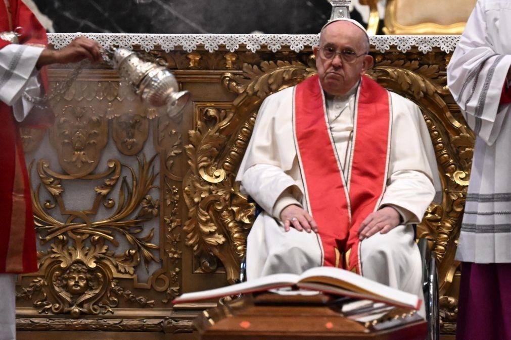 Papa pede a migrantes que não esqueçam a sua dignidade humana