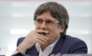 Puigdemont anuncia candidatura às eleições catalãs