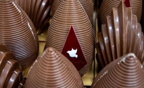 Fábrica de Rabo de Peixe adoça Páscoa açoriana com ovos e coelhos de chocolate