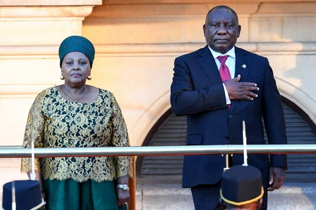 Presidente do parlamento da África do Sul detida por corrupção