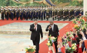 China diz que a negociação da dívida com Angola tem sido 