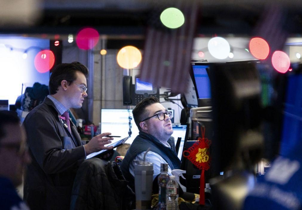 Wall Street segue em terreno misto após novos máximos
