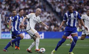 Antigas glórias do FC Porto vencem Real Madrid em jogo de solidariedade
